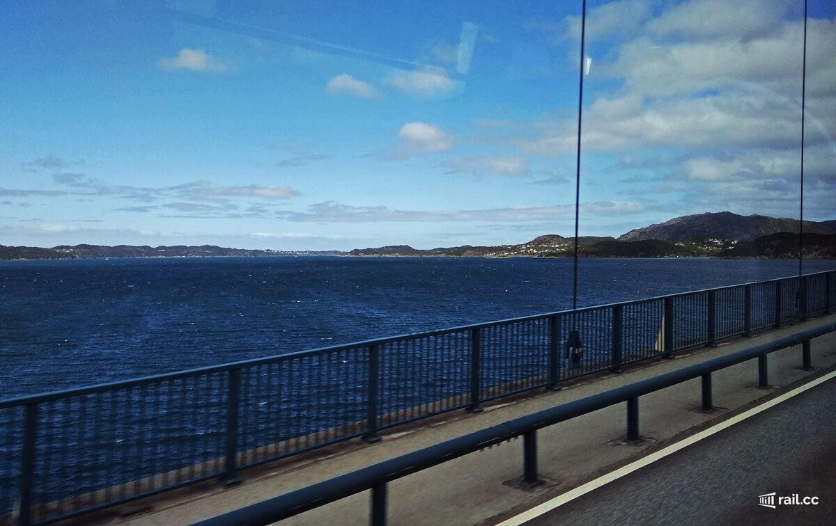 Eine Lange Brücke von Stavanger nach Bergen