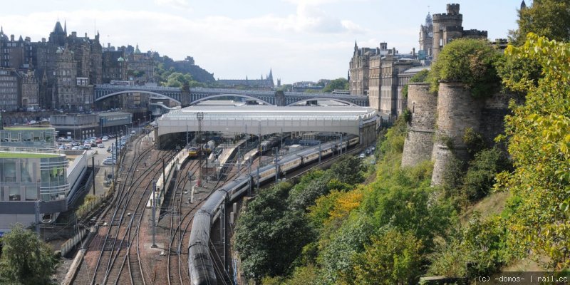 Edinburgh Waverly, left: old town, right: new town