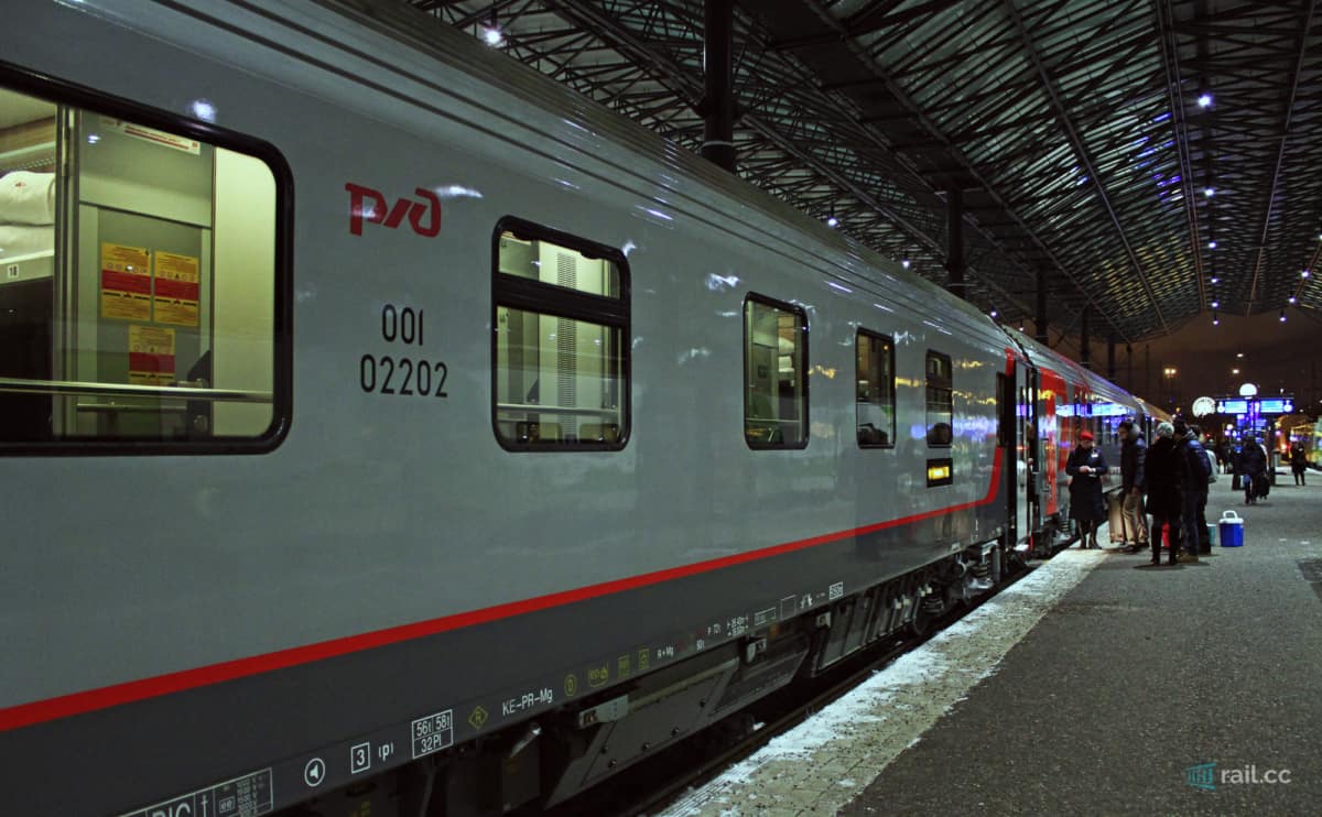 RZD Tolstoi Zug im Bahnhof Helsinki