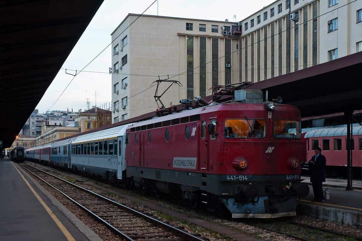 Zug im Bahnhof von Belgrad