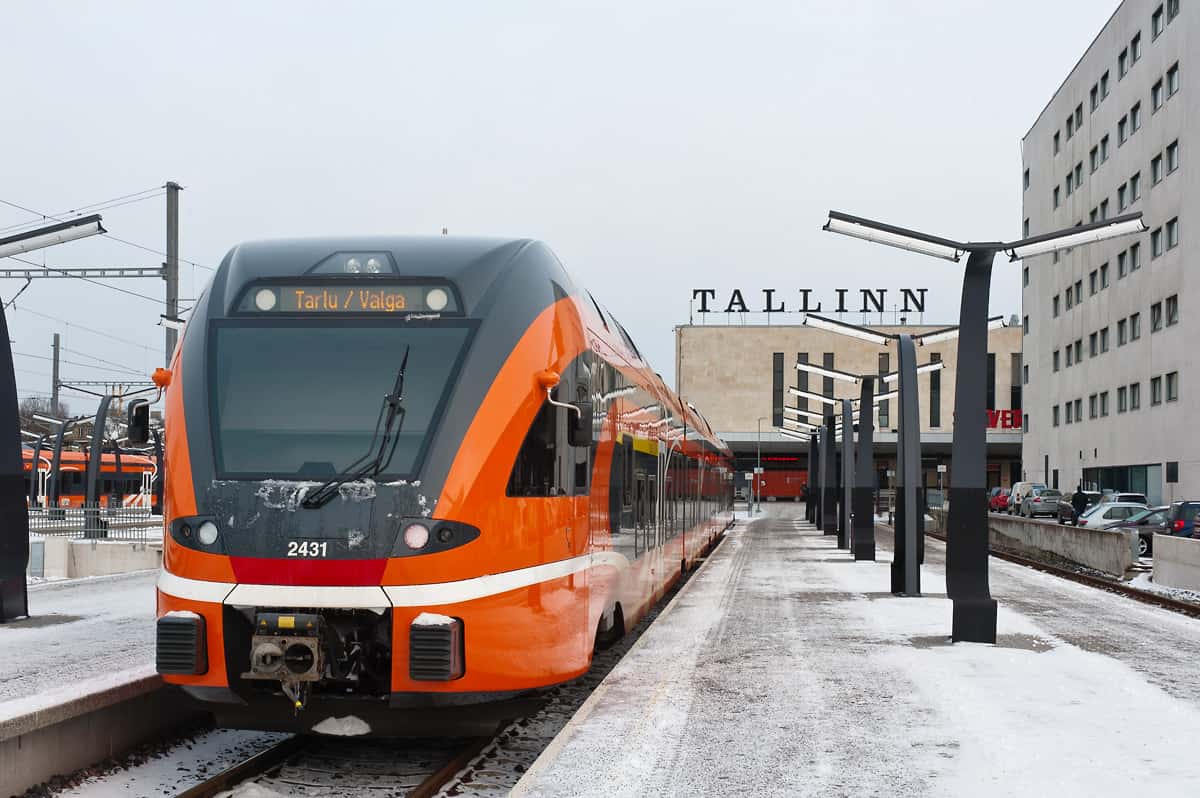 Zug nach Valga am Bahnhof von Tallinn.