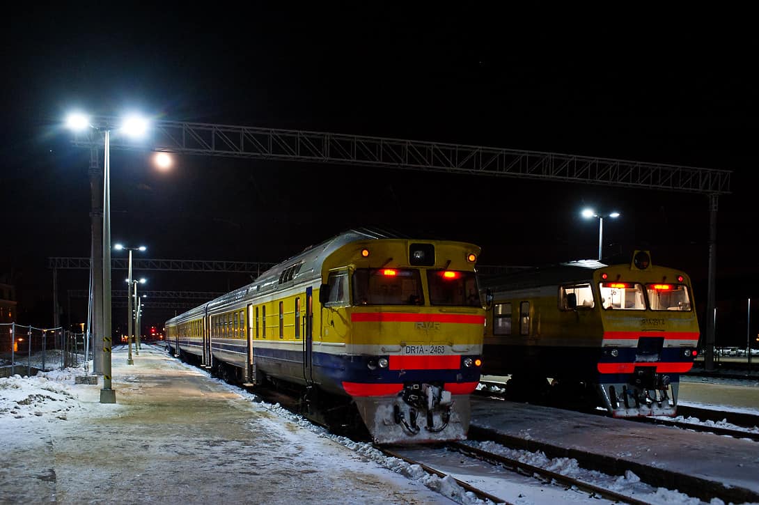 Der Zug aus Valga hat den Hauptbahnhof von Riga erreicht.