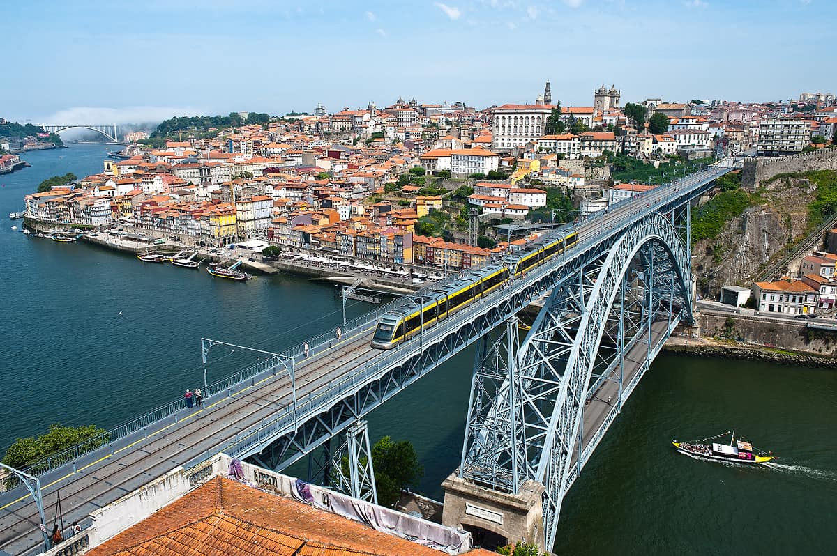 Bewundere die Schönheit Portos...